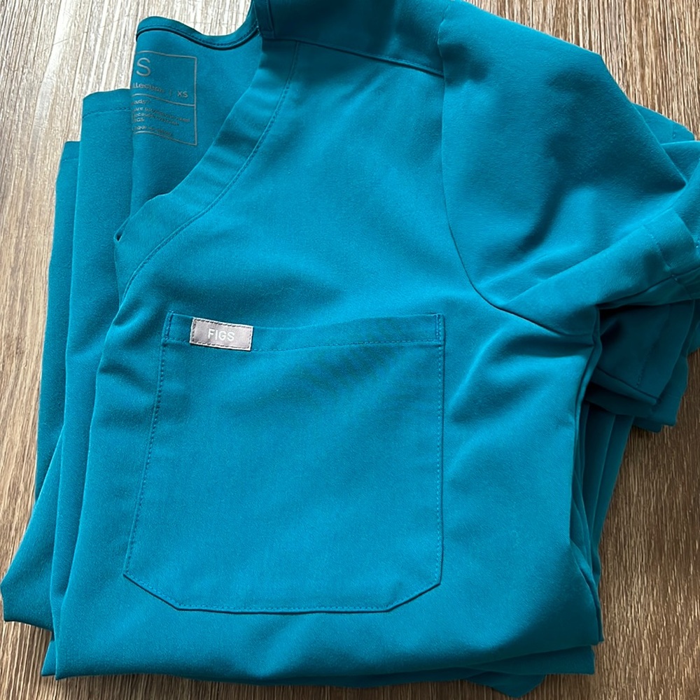 Gently used Catarina Top in rare color Teal Pacific Blue size XS